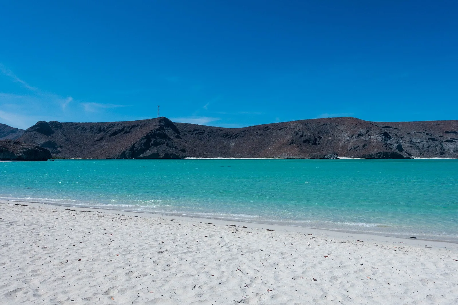 White sand and turquoise water at Balandra beach near La Paz